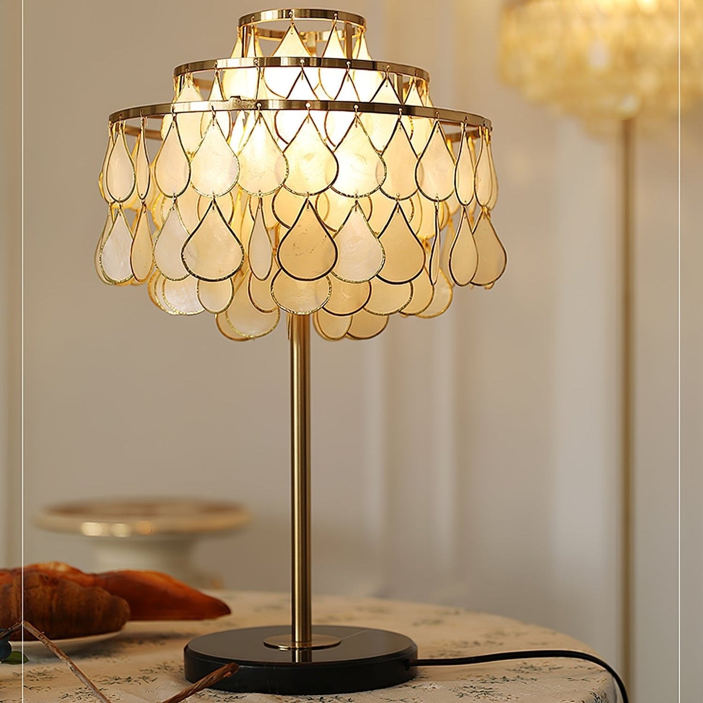 Teardrops Shell Table Lamp