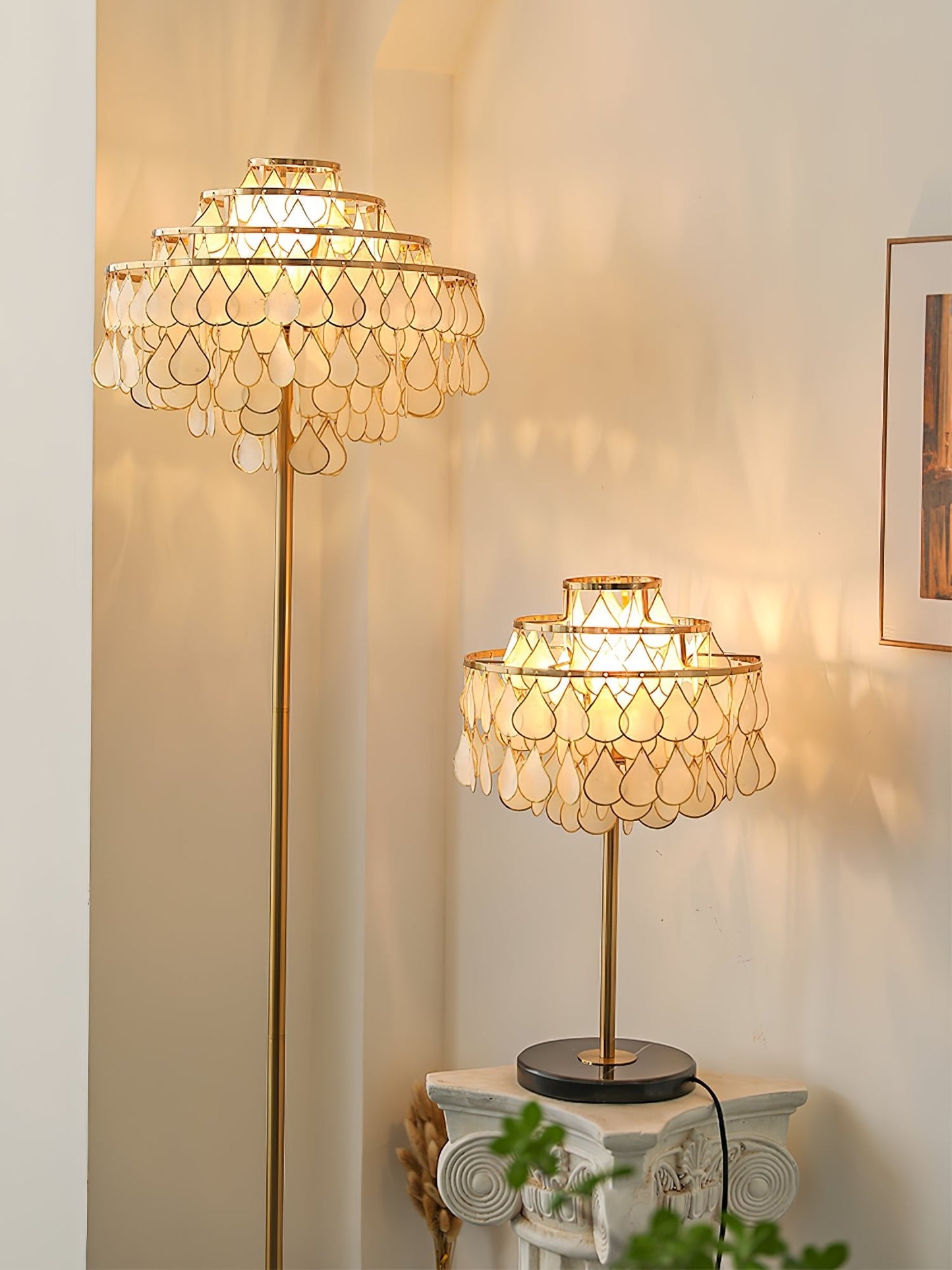 Teardrops Shell Table Lamp