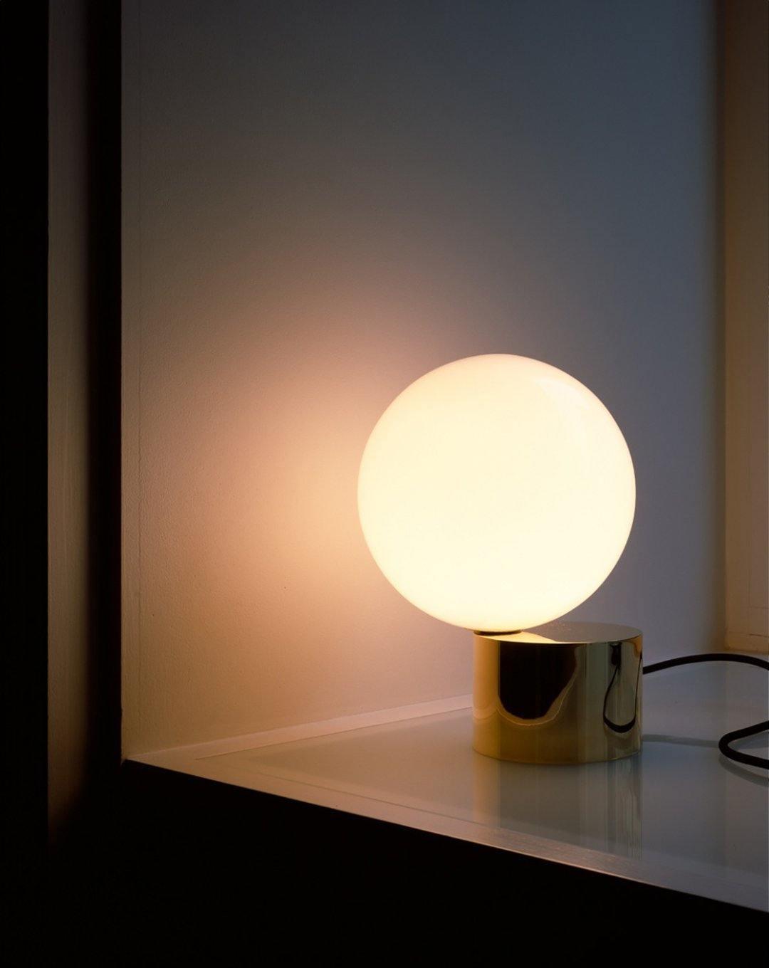 Tip of The Tongue Accent lamp Table Lamp