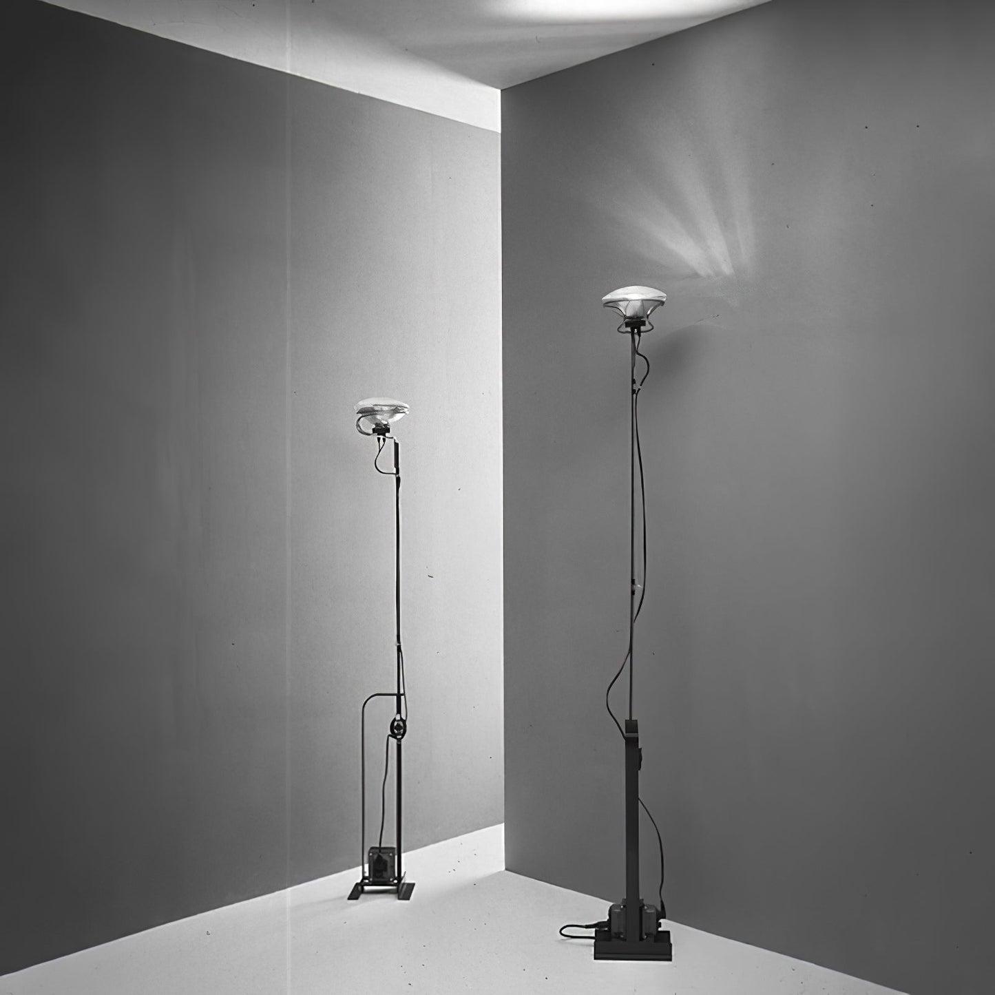 Toio Tall Lamp Floor Lamp