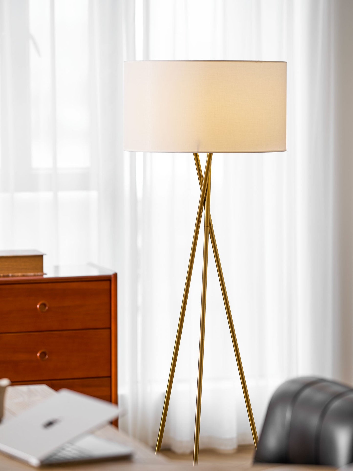 Tripod Grace Floor Lamp