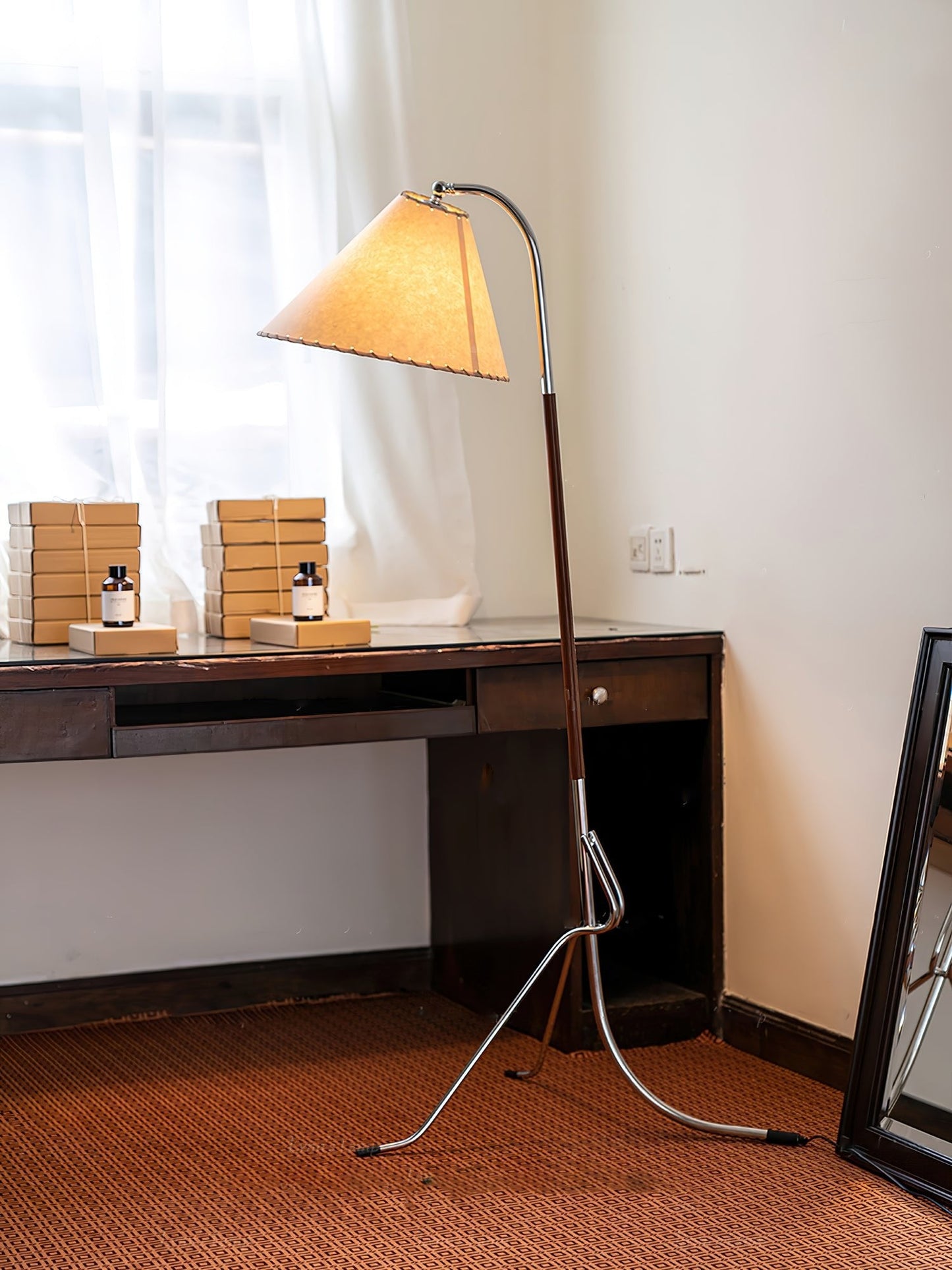 Tripod Arc Floor-standing Lamp Floor Lamp