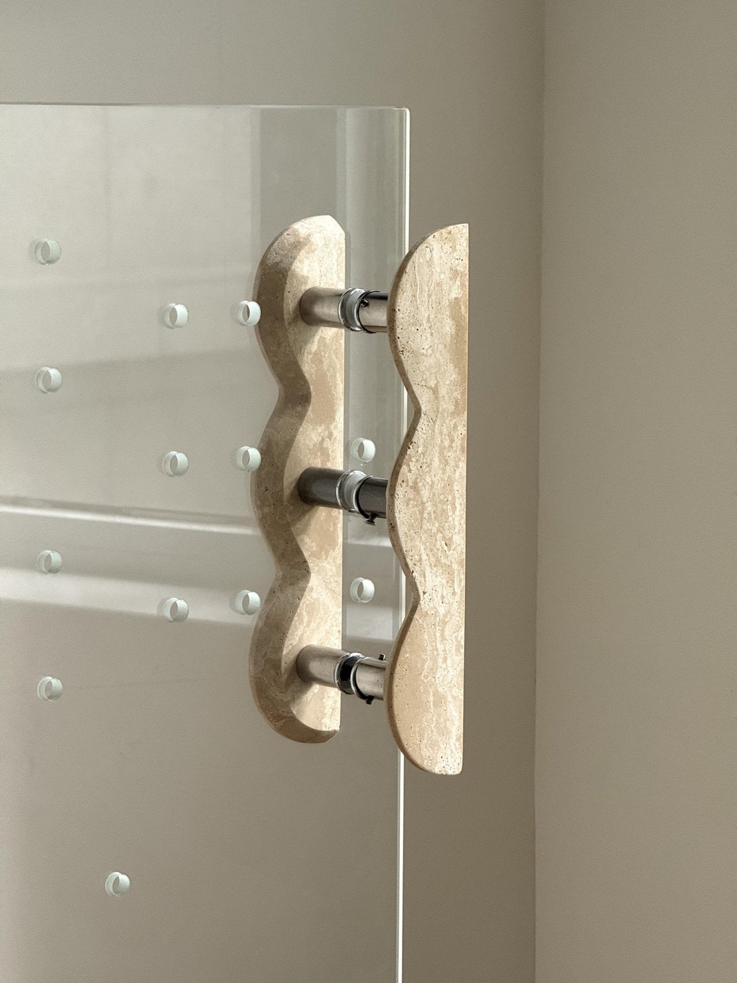 Twin-Curve Pull Handle