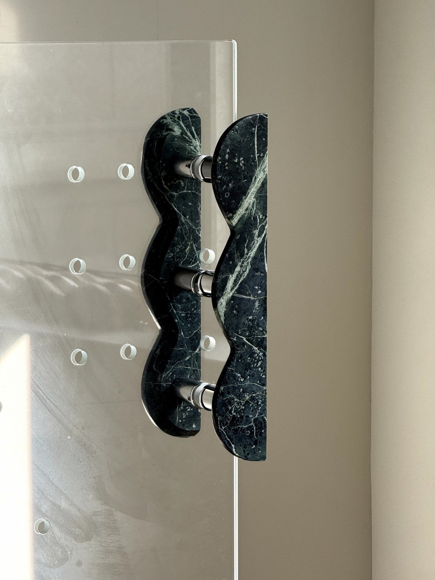 Twin-Curve Pull Handle