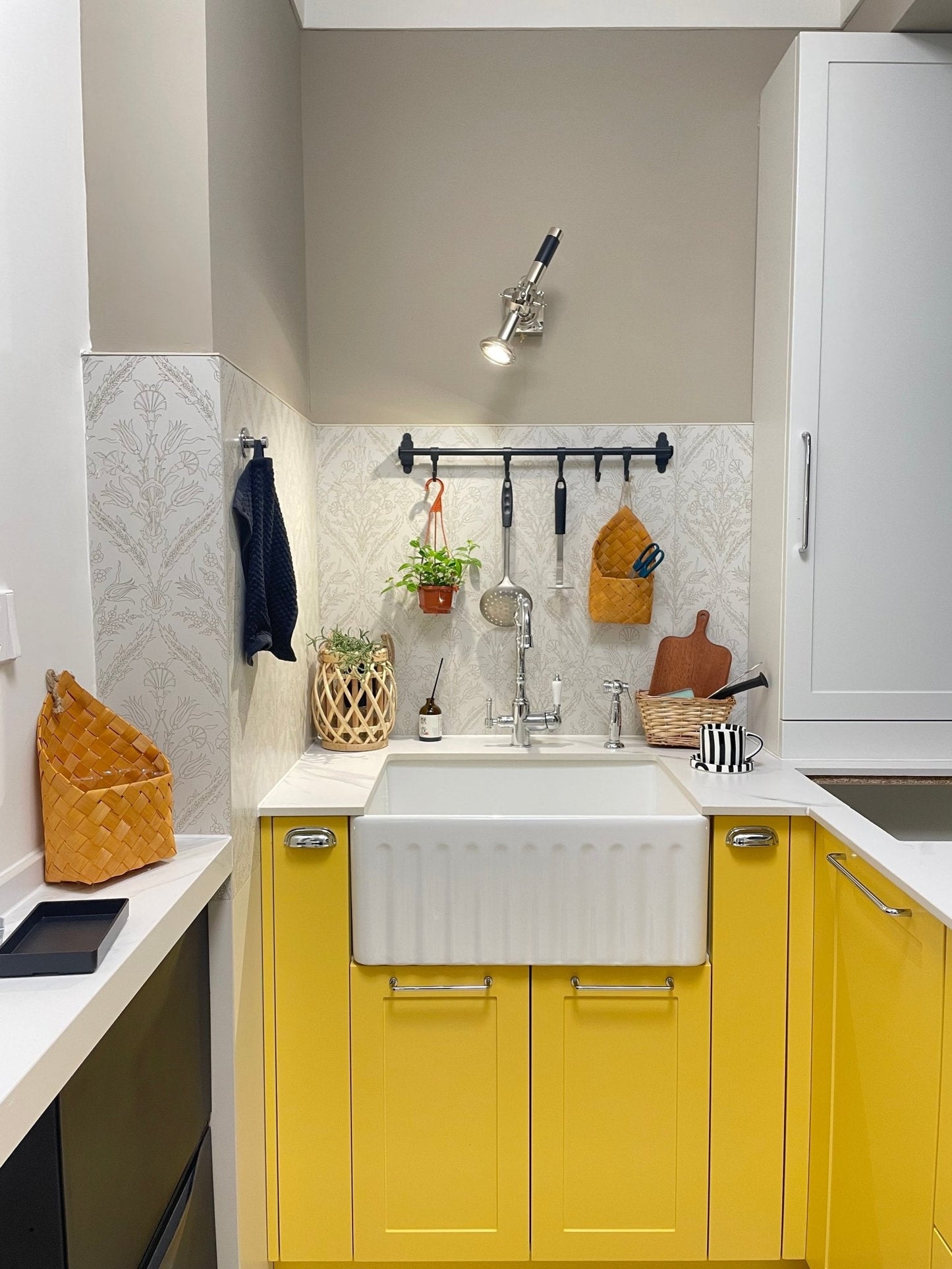 Urban Edge Wall Lamp