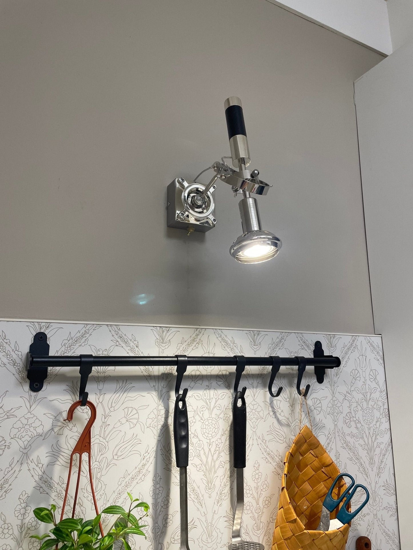 Urban Edge Wall Lamp