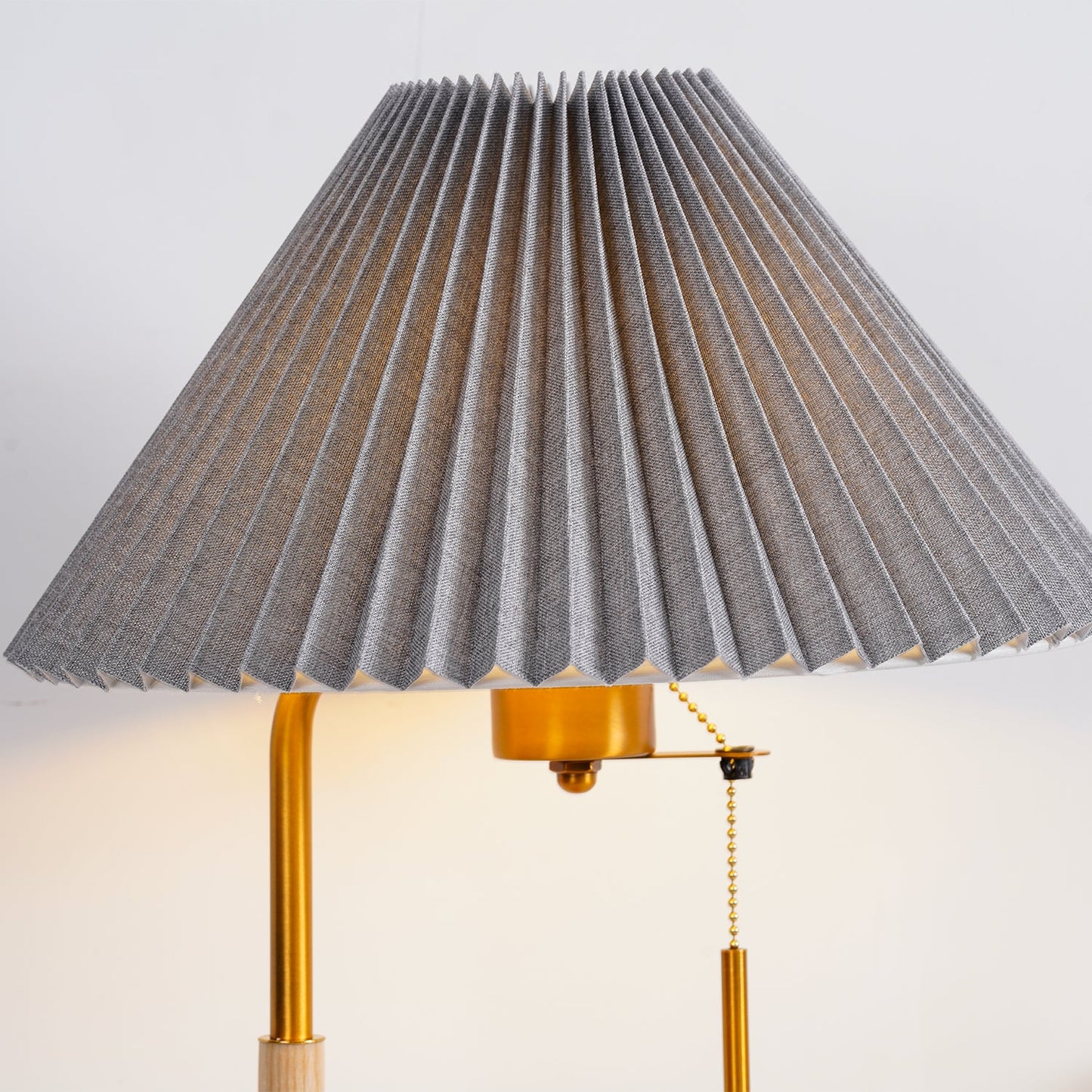Pleated Retro Wooden Table Lamp