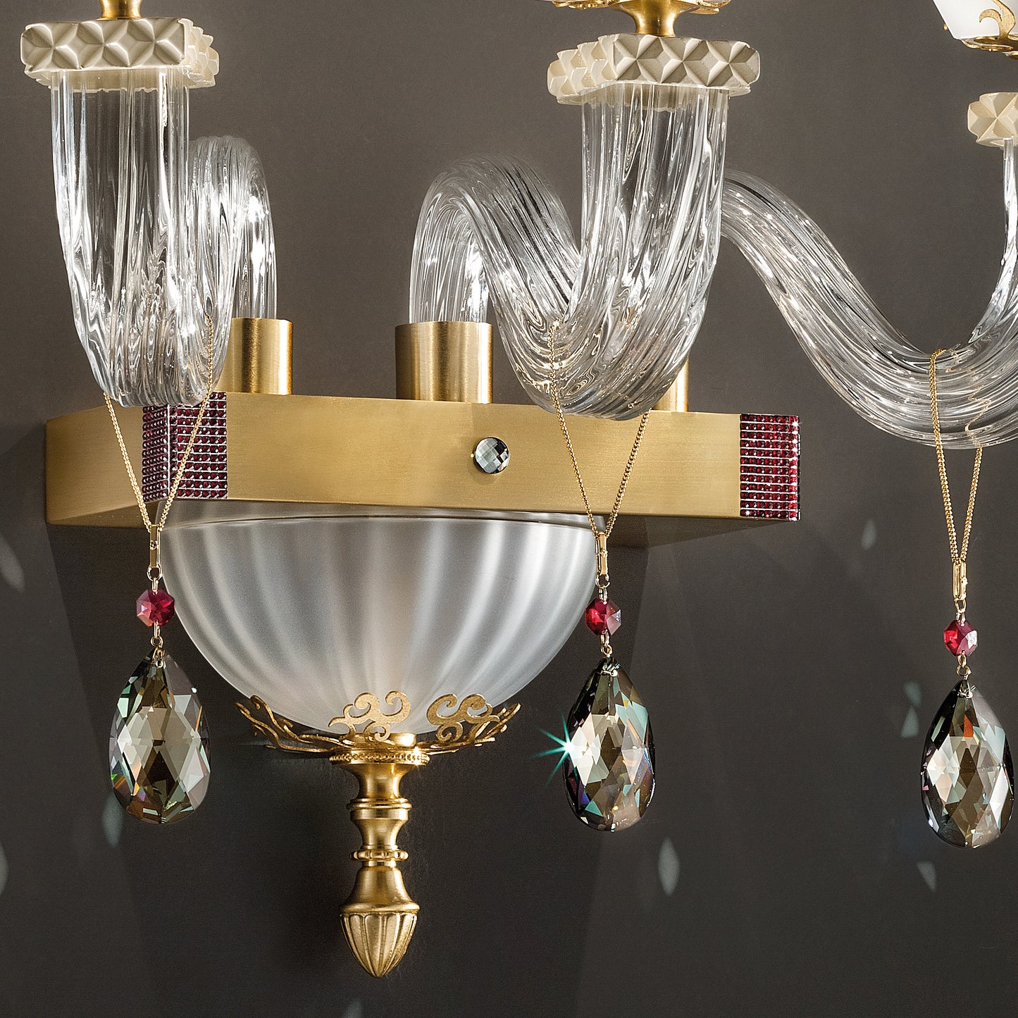 Elegant Triple Wall Light With Pendant Drops