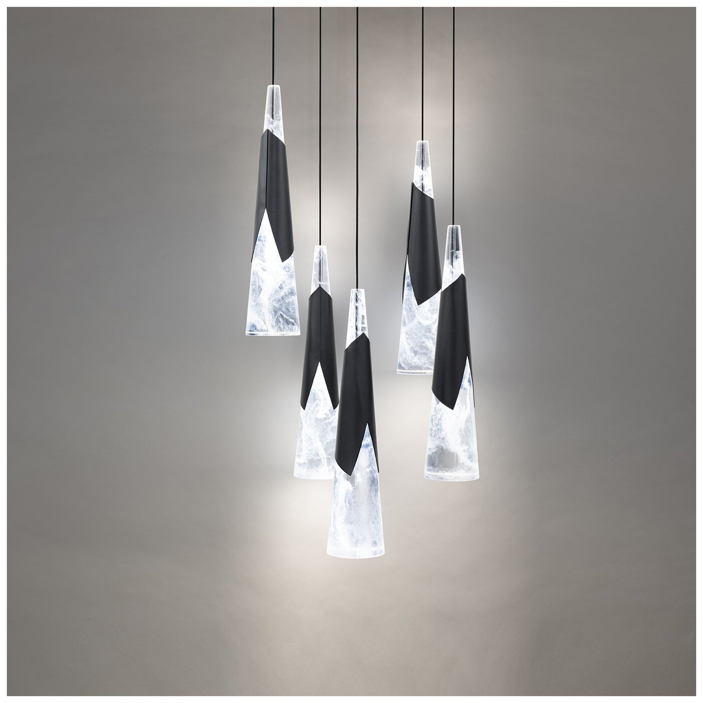 Modern FormsKilt Black 2700-3000-3500-4000K