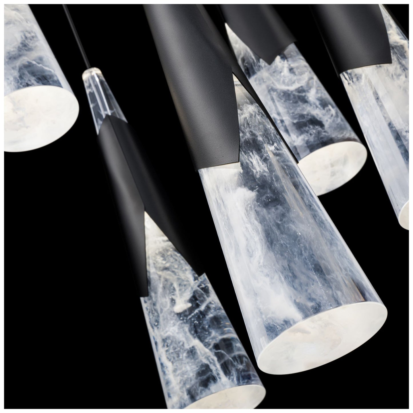 Modern FormsKilt Black 2700-3000-3500-4000K