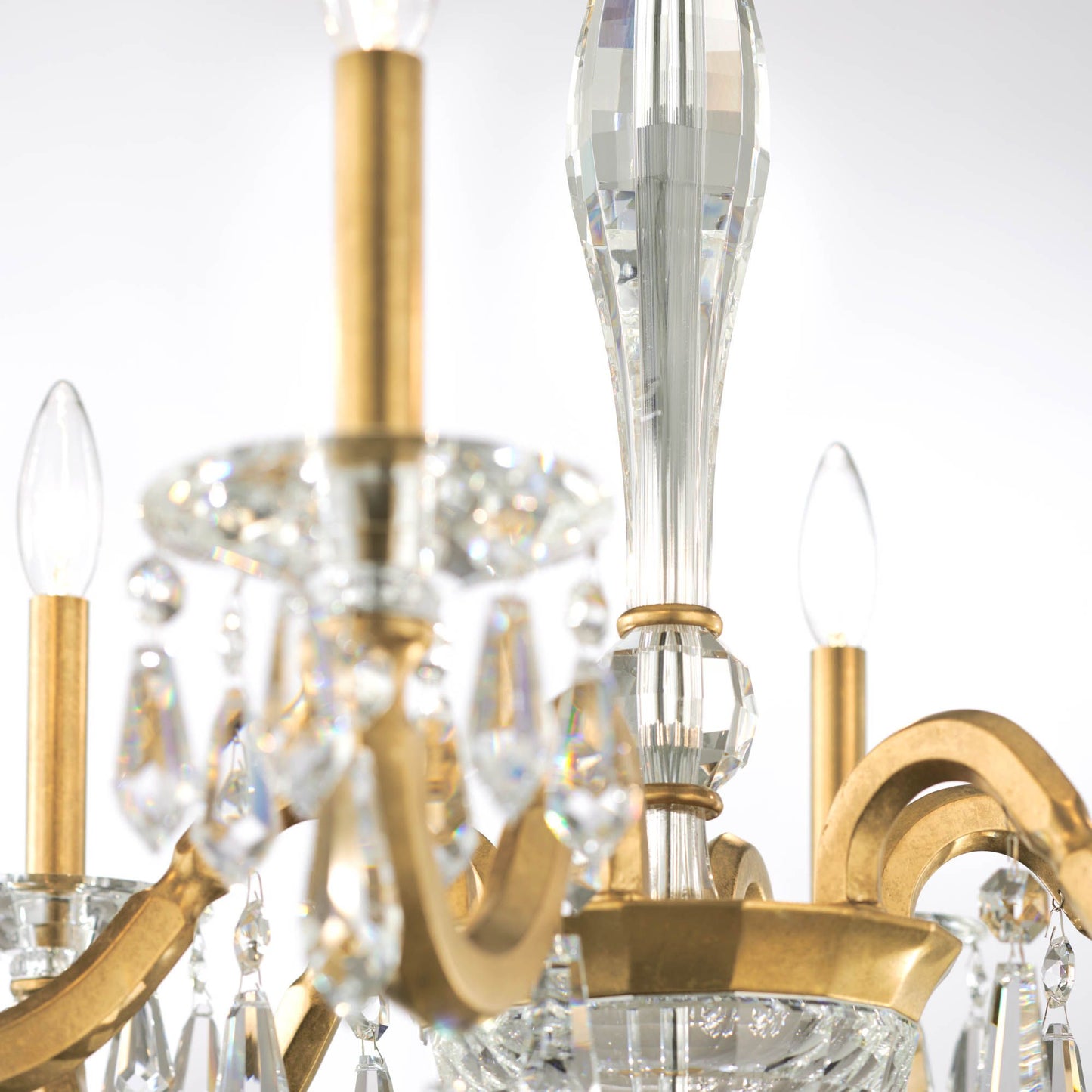 Napoli 24.6"H x 28.1"W 6-Lt Crystal Chandelier in Hrlm Gold