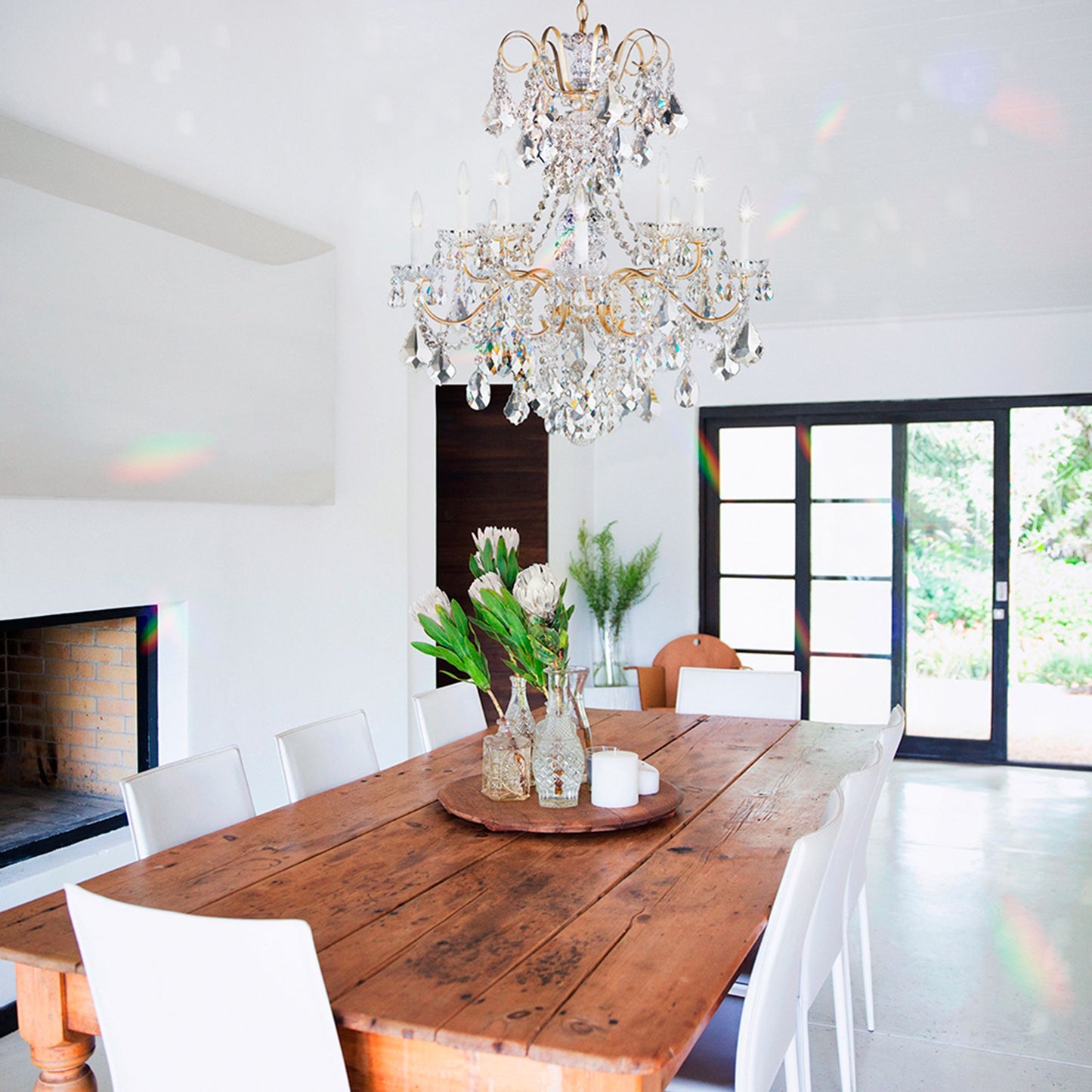 New Orleans 31"H x 28"W 10-Light Crystal Chandelier in Antique Si